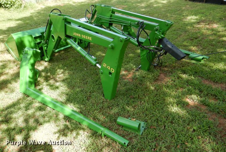image for item DL0527 John Deere 240  loader