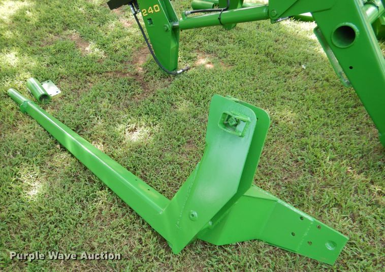 image for item DL0527 John Deere 240  loader