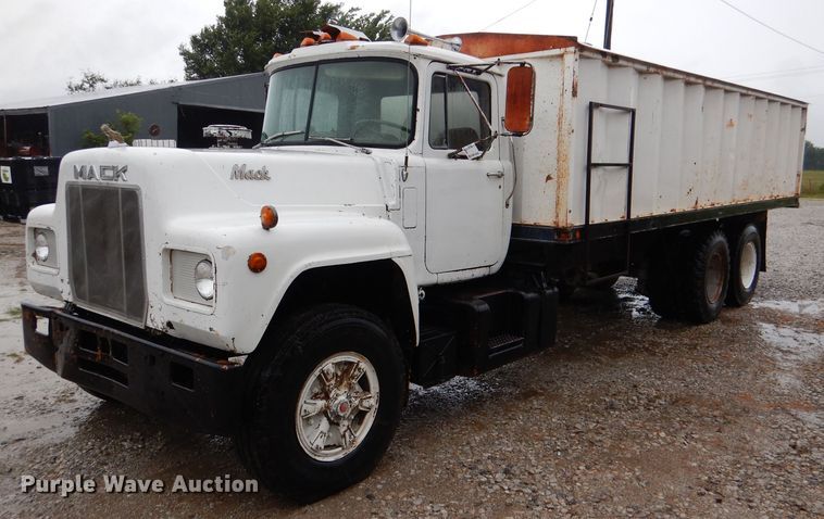 image for item DM1330 1977 Mack R600  grain truck