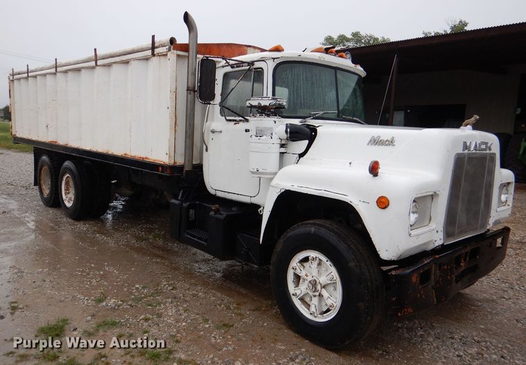 image for item DM1330 1977 Mack R600  grain truck