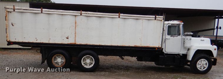 image for item DM1330 1977 Mack R600  grain truck