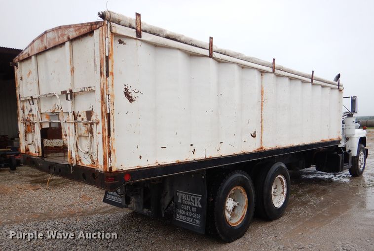 image for item DM1330 1977 Mack R600  grain truck