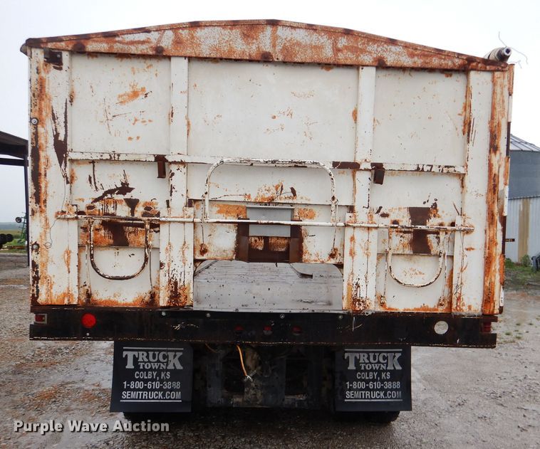 image for item DM1330 1977 Mack R600  grain truck
