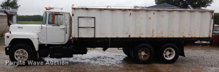 image for item DM1330 1977 Mack R600  grain truck
