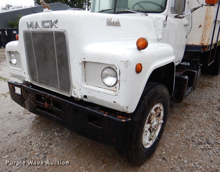 image for item DM1330 1977 Mack R600  grain truck