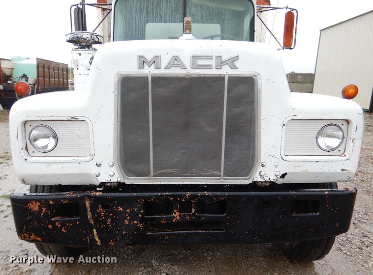 image for item DM1330 1977 Mack R600  grain truck
