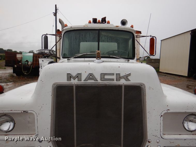 image for item DM1330 1977 Mack R600  grain truck