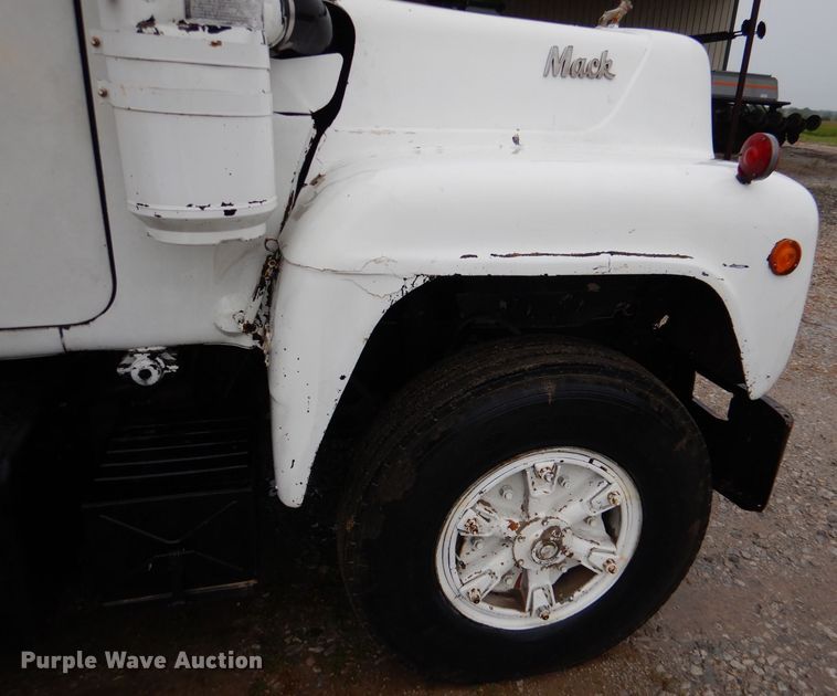 image for item DM1330 1977 Mack R600  grain truck