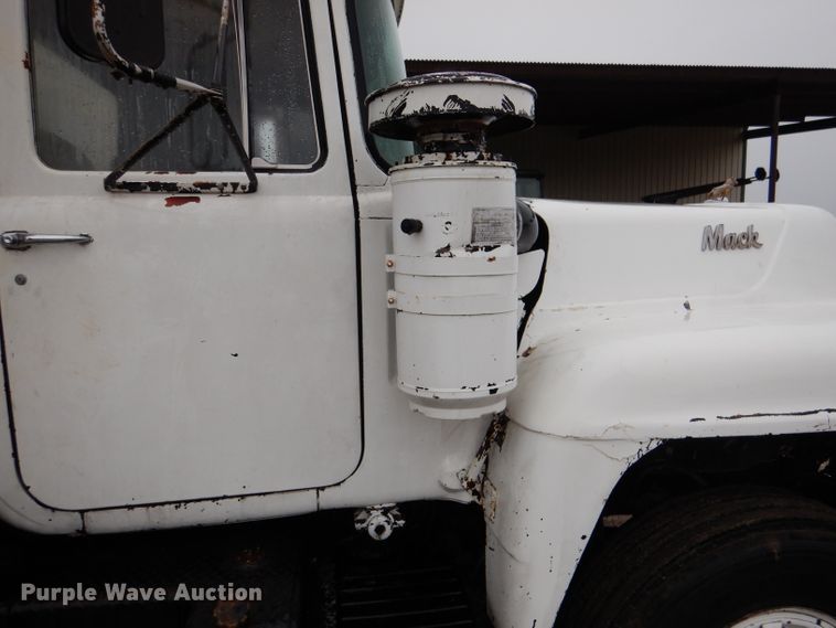 image for item DM1330 1977 Mack R600  grain truck