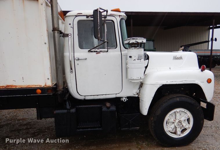 image for item DM1330 1977 Mack R600  grain truck