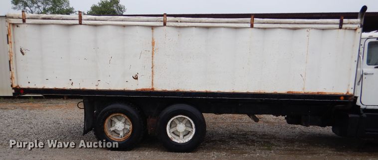 image for item DM1330 1977 Mack R600  grain truck