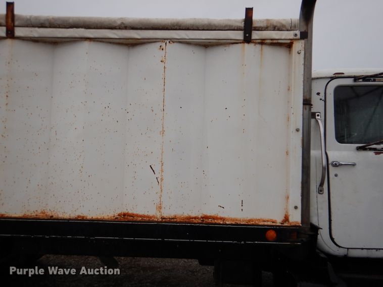 image for item DM1330 1977 Mack R600  grain truck