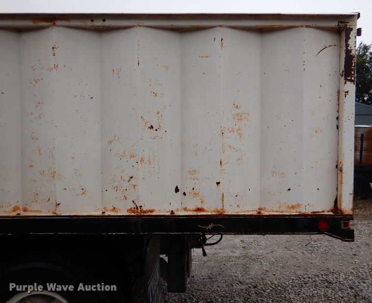 image for item DM1330 1977 Mack R600  grain truck
