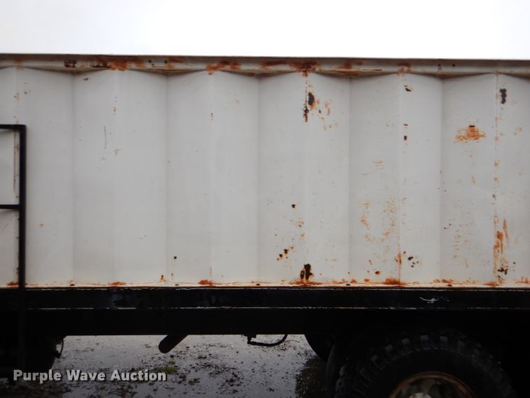 image for item DM1330 1977 Mack R600  grain truck