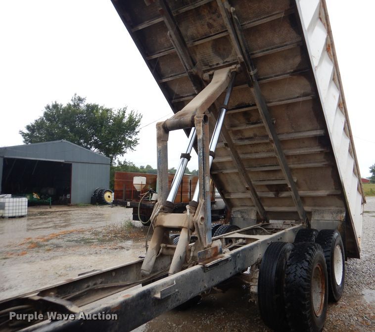 image for item DM1330 1977 Mack R600  grain truck