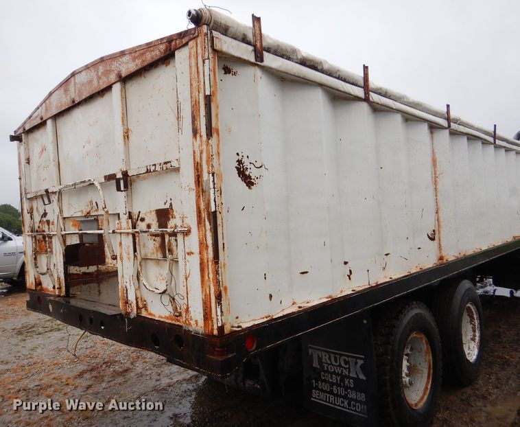 image for item DM1330 1977 Mack R600  grain truck