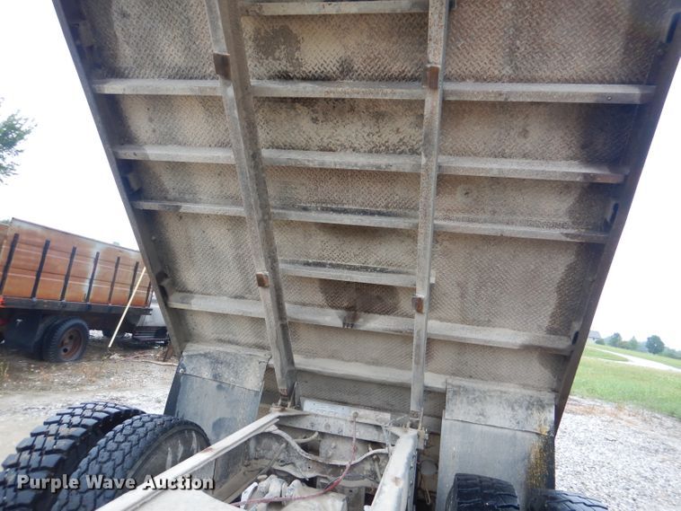 image for item DM1330 1977 Mack R600  grain truck