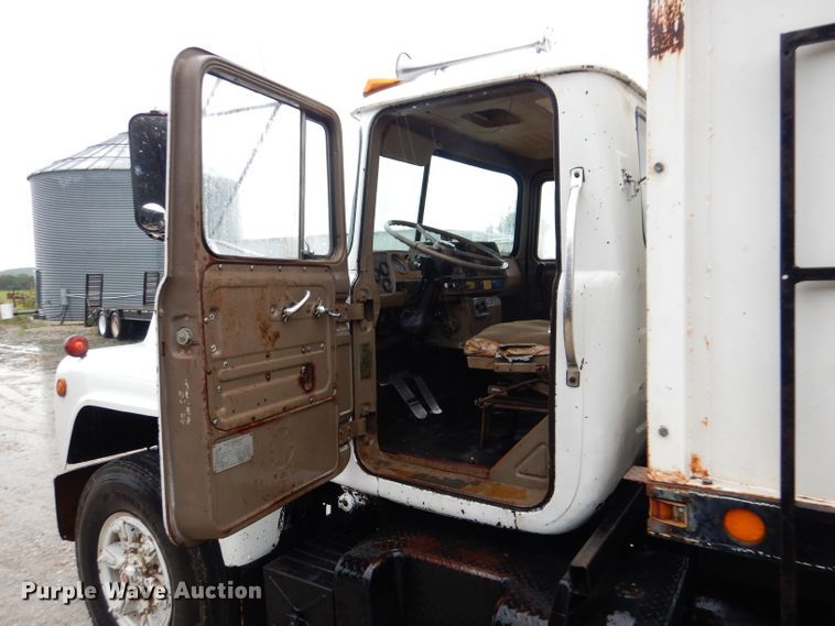 image for item DM1330 1977 Mack R600  grain truck