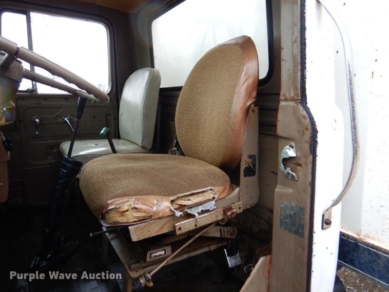 image for item DM1330 1977 Mack R600  grain truck