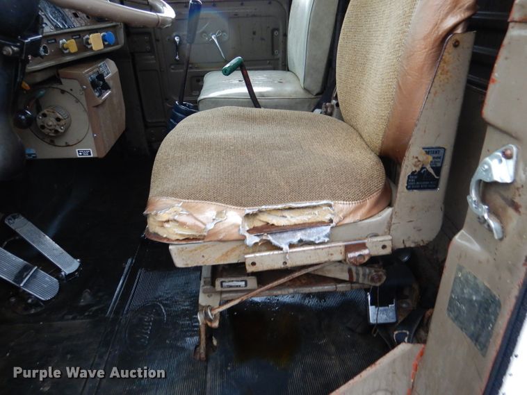 image for item DM1330 1977 Mack R600  grain truck