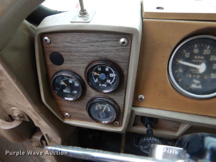 image for item DM1330 1977 Mack R600  grain truck