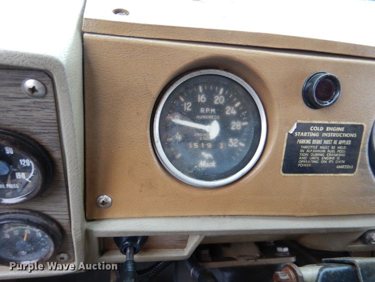 image for item DM1330 1977 Mack R600  grain truck