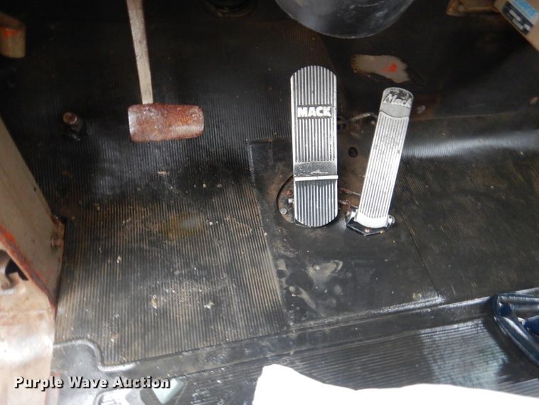 image for item DM1330 1977 Mack R600  grain truck