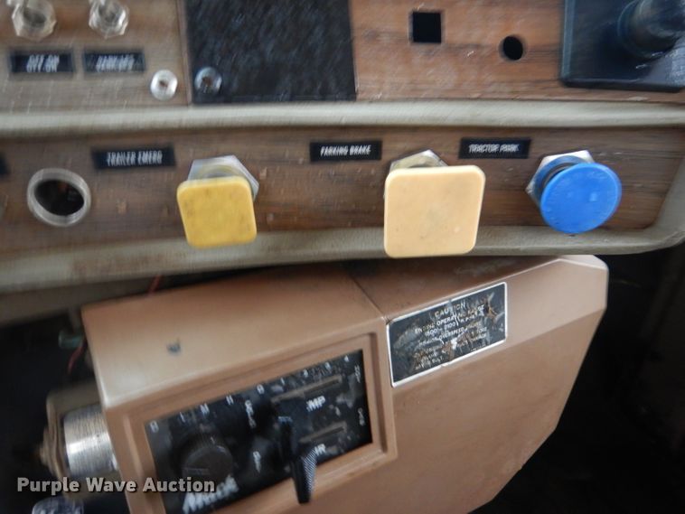 image for item DM1330 1977 Mack R600  grain truck