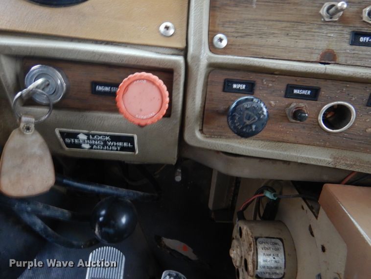 image for item DM1330 1977 Mack R600  grain truck