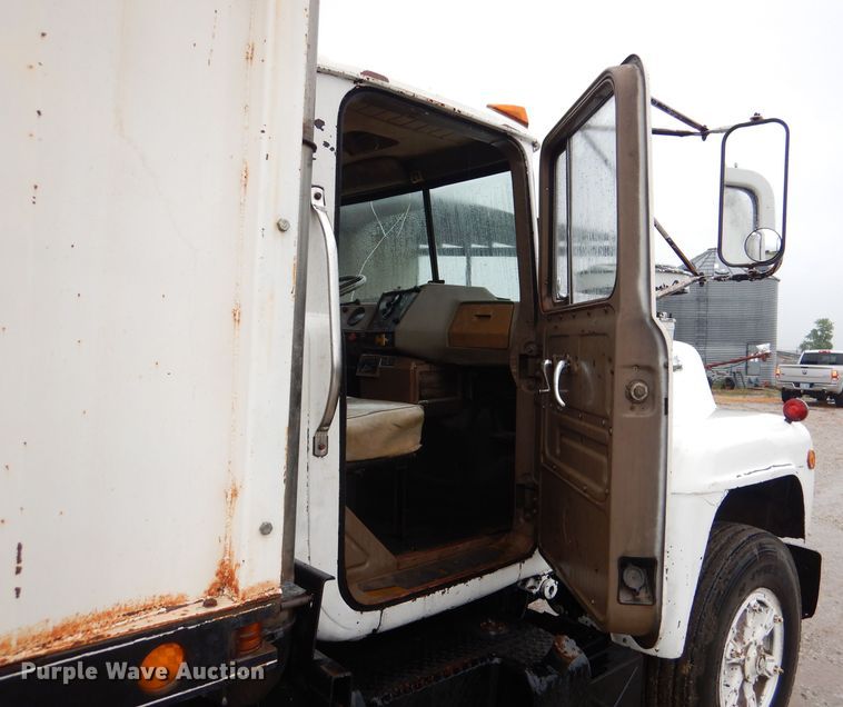 image for item DM1330 1977 Mack R600  grain truck