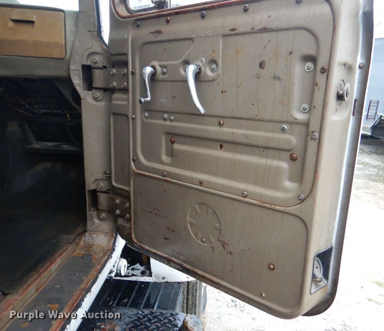 image for item DM1330 1977 Mack R600  grain truck