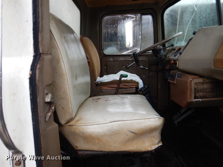 image for item DM1330 1977 Mack R600  grain truck