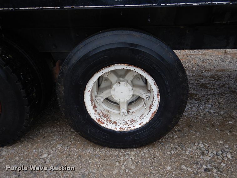 image for item DM1330 1977 Mack R600  grain truck