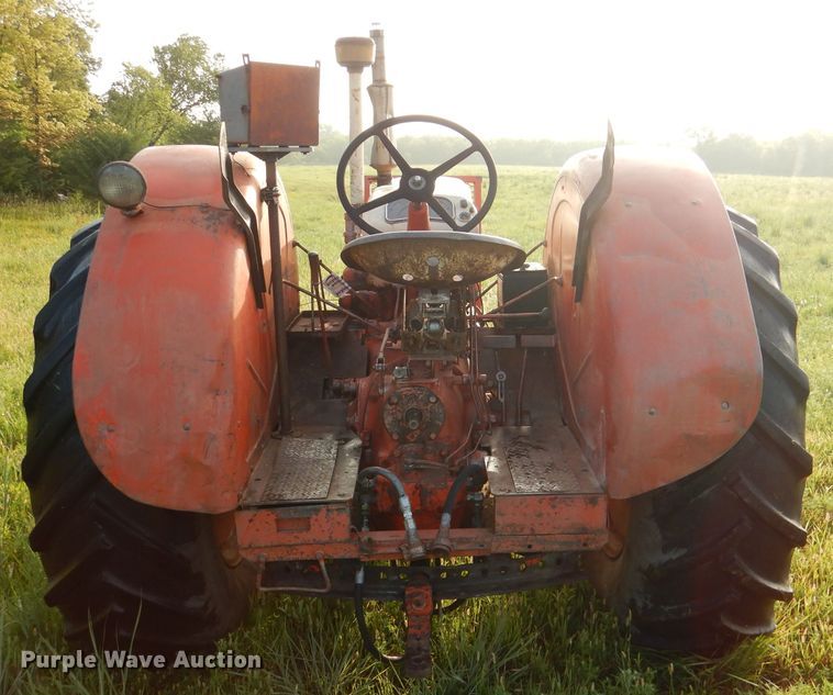 image for item DM1354 Case 900B  tractor