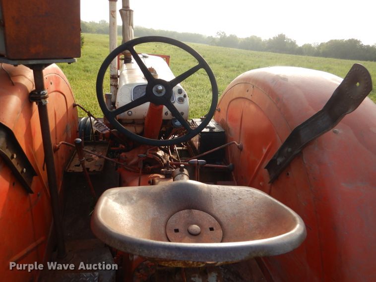 image for item DM1354 Case 900B  tractor