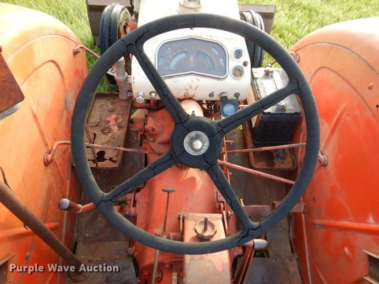 image for item DM1354 Case 900B  tractor