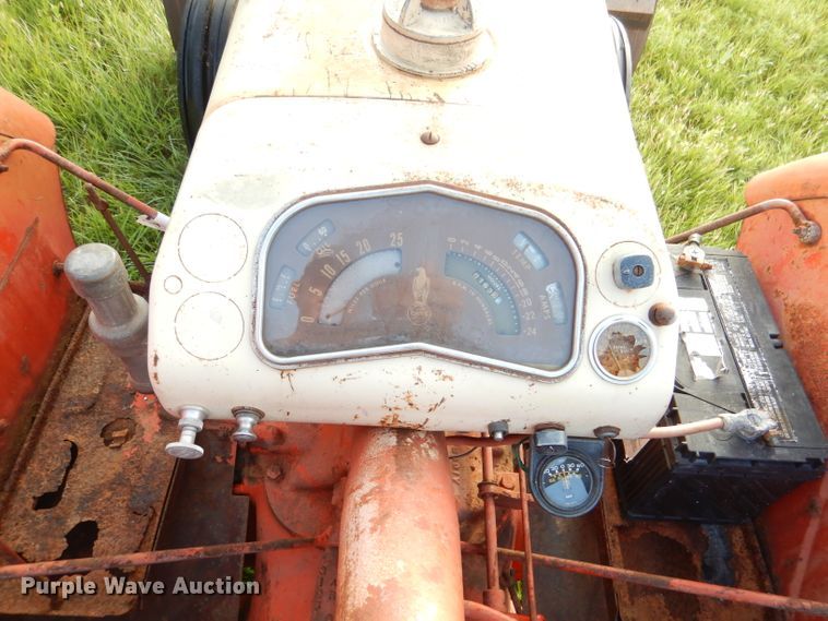 image for item DM1354 Case 900B  tractor