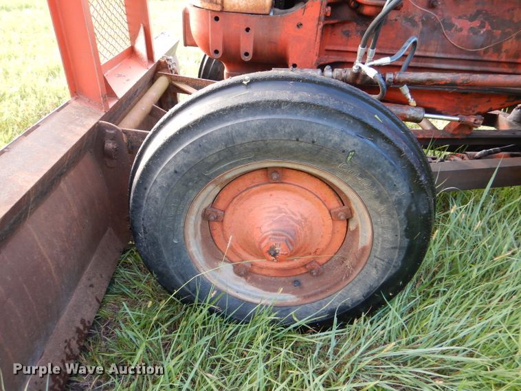 image for item DM1354 Case 900B  tractor