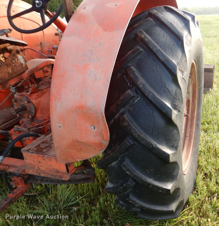 image for item DM1354 Case 900B  tractor