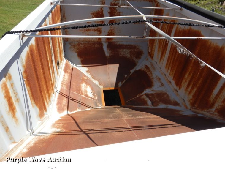 image for item DM1422 2009 Neville  grain trailer