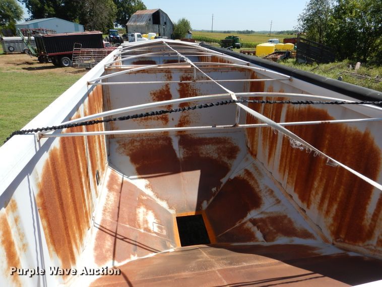 image for item DM1422 2009 Neville  grain trailer