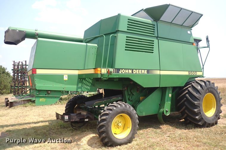 image for item DN1897 1991 John Deere 9500  combine