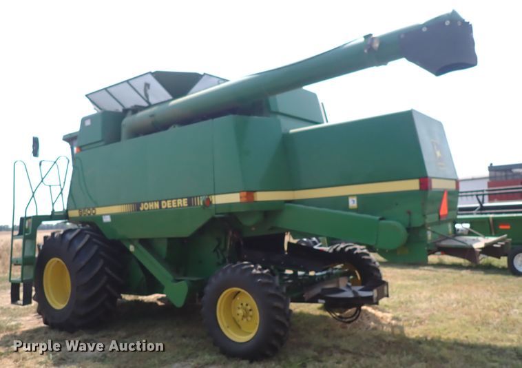image for item DN1897 1991 John Deere 9500  combine