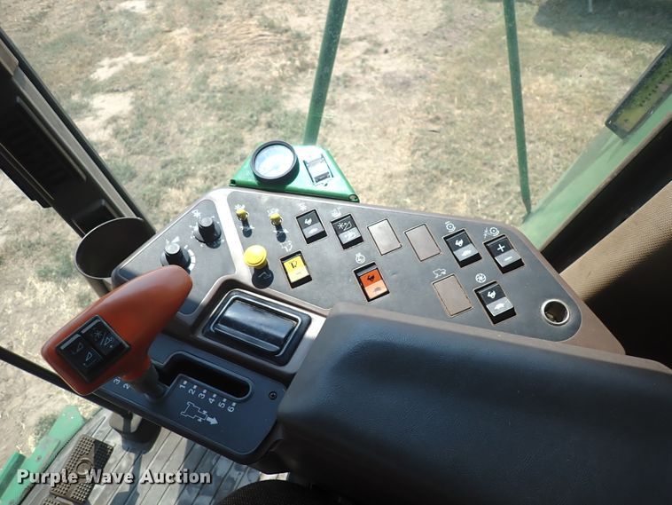 image for item DN1897 1991 John Deere 9500  combine