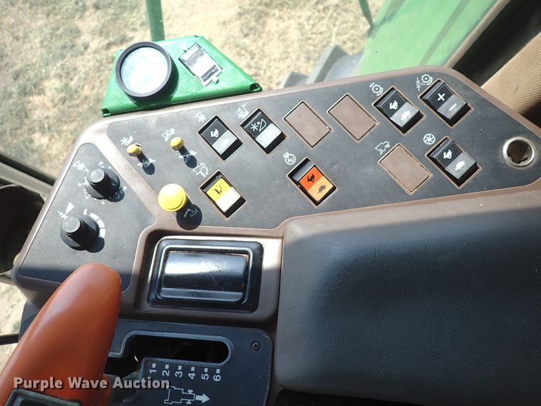 image for item DN1897 1991 John Deere 9500  combine