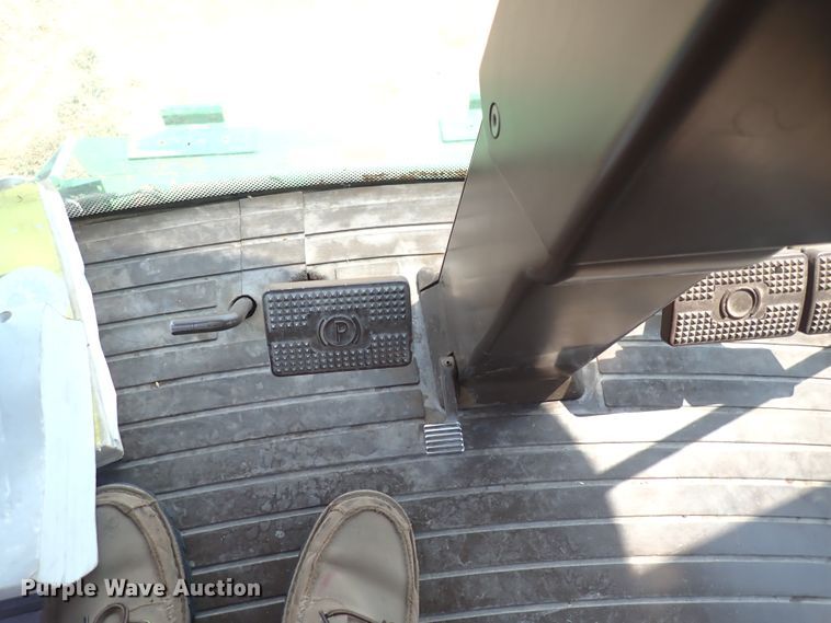 image for item DN1897 1991 John Deere 9500  combine