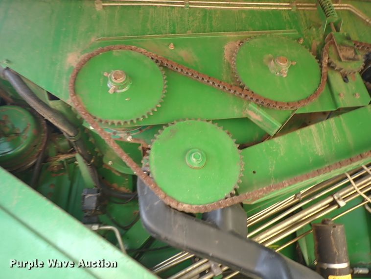 image for item DN1897 1991 John Deere 9500  combine