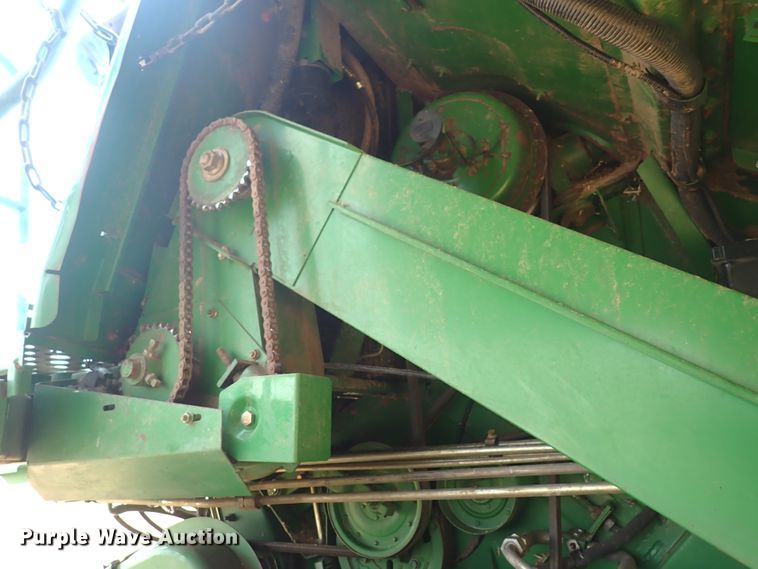 image for item DN1897 1991 John Deere 9500  combine