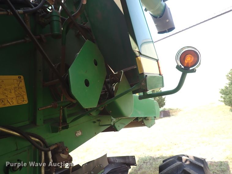 image for item DN1897 1991 John Deere 9500  combine