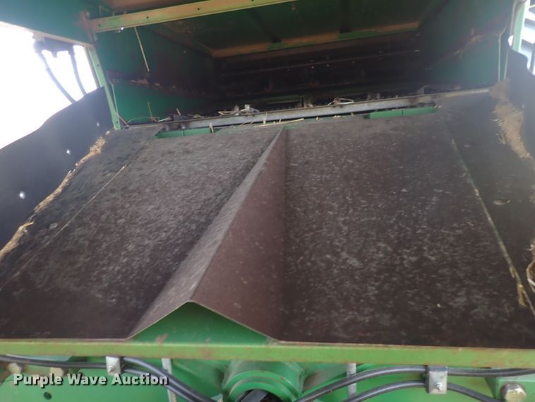 image for item DN1897 1991 John Deere 9500  combine